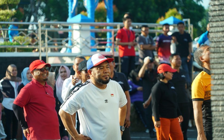 Gubernur Bengkulu Helmi Hasan menghadiri kegiatan senam sehat bersama Forkopimda dan instansi vertikal yang diselenggarakan oleh Badan Pengawasan Keuangan dan Pembangunan (BPKP) Provinsi Bengkulu di halaman kantor BPKP, Jumat (13/6) /Foto : MC