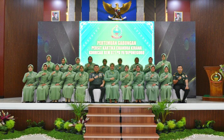 Foto bersama usai acara