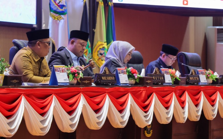 Rapat Paripurna DPRD Kepri