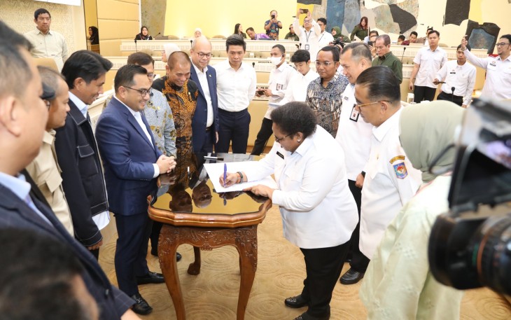  Pemerintah melalui Kementerian Dalam Negeri (Kemendagri) menyatakan persetujuannya untuk melanjutkan pembahasan 10 Rancangan Undang-Undang (RUU) tentang kabupaten/kota ke tahap selanjutnya, yaitu Pengambilan Keputusan Tingkat II di Dewan Perwakilan Rakyat (DPR) Republik Indonesia (RI)