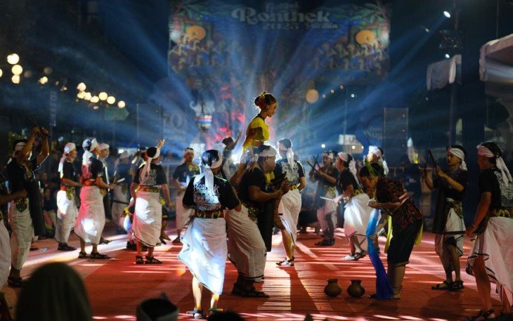 Menteri Ekraf Hadiri Festival Ronthek Pacitan