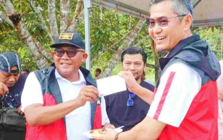 ASN Pemkot Senam Bersama dan Belanja Hasil Petani di Wisata Bukit Manuk