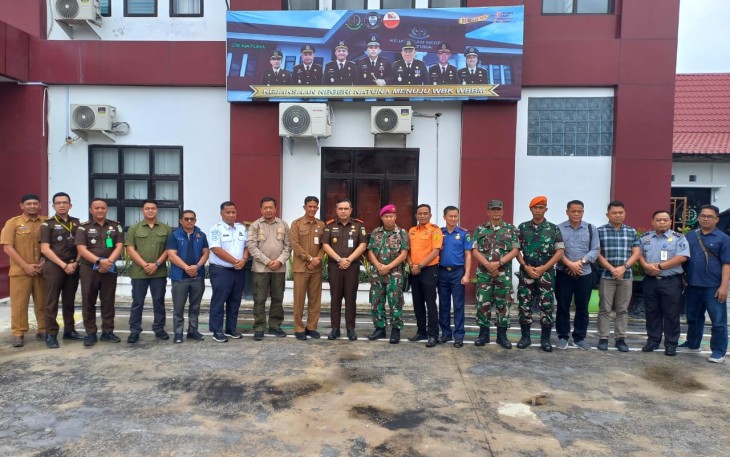 Foto bersama usai rapat