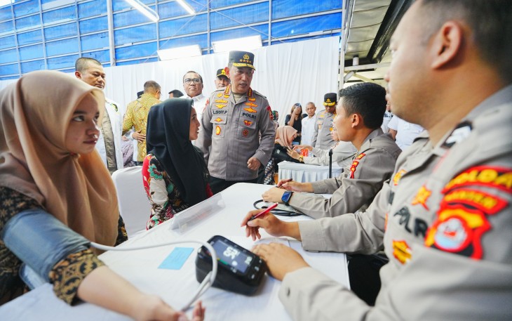 Kapolri Jenderal Listyo Sigit Prabowo menghadiri kegiatan bakti kesehatan (Baktikes) Polri dan donor Darah KSPSI AGN di Tangerang, Banten, Rabu (2/7/2025)