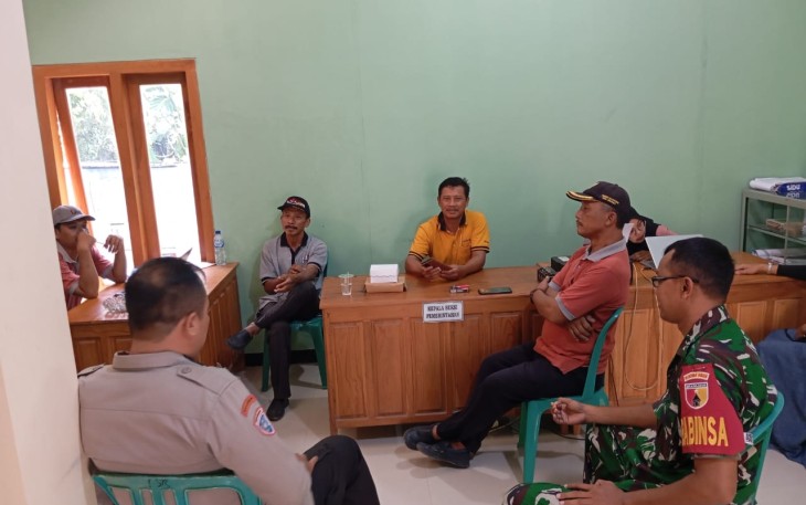 Babinsa Kasreman Sosialisasi Pencegahan Bencana Alam di Desa Kasreman