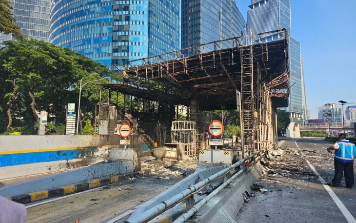 Jalan Tol Cawang-Tomang-Pluit Belum Normal Imbas Massa Unjuk Rasa Dengan Membakar Tujuh Gerbang Tol