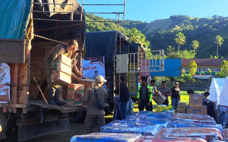 Polri Salurkan Puluhan Ribu Bantuan Logistik untuk Korban Bencana Alam di Sumatera Barat