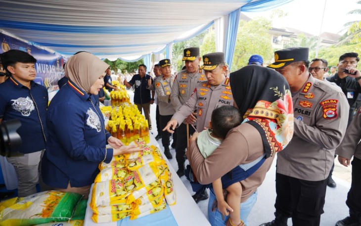 Kapolri Jenderal Listyo Sigit Prabowo meninjau pelaksanaan Gerakan Pangan Murah (GPM) Polda Banten
