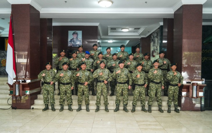 Panglima Kostrad (Pangkostrad) Letjen TNI Mohammad Fadjar, MPICT., memimpin jalannya upacara serah terima jabatan (sertijab) Asisten Perencanaan (Asren) Kostrad dan Inspektur Divisi Infanteri 3 (Irdivif 3) Kostrad yang berlangsung di ruang Mandala, Markas Kostrad, Gambir, Jakarta Pusat, Rabu (15/1/2025)