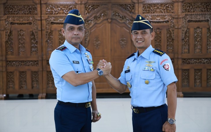  Panglima Komando Operasi Udara II Marsda TNI Deni Hasoloan S. pimpin kegiatan penerimaan jabatan Kepala Penerangan Koops Udara II di Lobby Makoopsud II, Makassar, Sulawesi Selatan, Senin (20/1/2025)