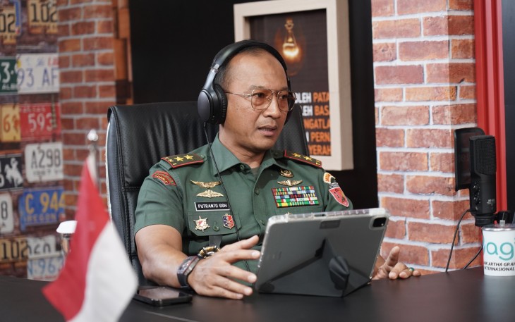 Brigjen TNI Antoninho Rangel Da Silva, S.IP., M.Han., yang menjabat Danrem 151/Binaiya, tidak hanya memimpin di medan tugas, tetapi juga sukses duduk di kursi sutradara film “Janji Senja” sebagai perwujudan dari pembinaan teritorial modern di Korem 151/Binaiya dan suatu maha karya dengan menghadirkan kisah yang menghidupkan kearifan lokal Maluku
