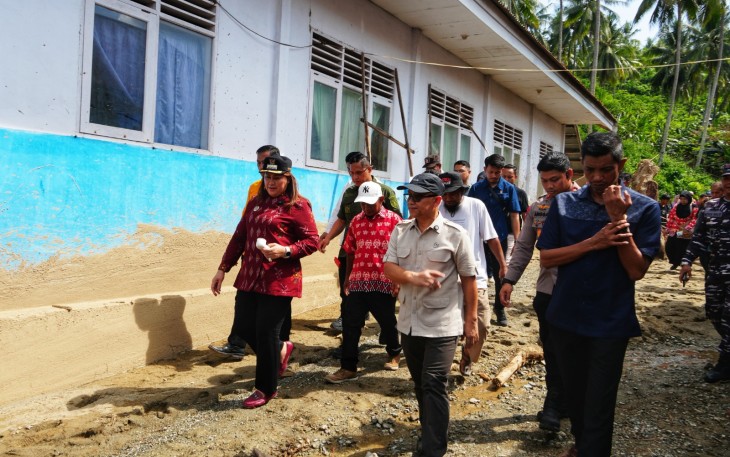 Kemendikdasmen Berikan Bantuan untuk Sekolah yang Terkena Dampak Banjir Bandang di Kabupaten Donggala