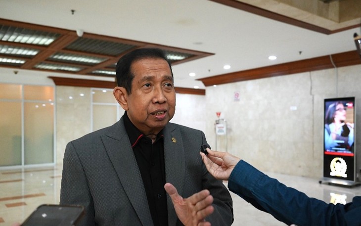 Anggota Komisi III DPR RI Safaruddin  sebelum mengikuti Rapat Paripurna Ke-9 Masa Persidangan II Tahun Sidang 2025-2026 di Gedung Nusantara II, Senayan, Jakarta, Selasa (25/11/25). 