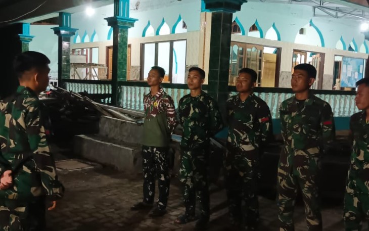 Apel malam di salah satu lokasi TMMD Ke-123 Kodim 1310Biting yang di laksanakan oleh Ketua Tim Satgas TMMD