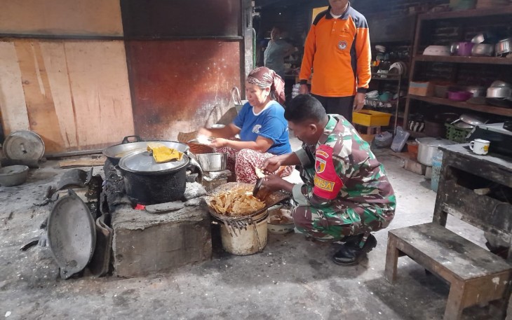 Babinsa Koramil 0805/05 Karangjati Kodim Ngawi Sertu Eko Prayitno