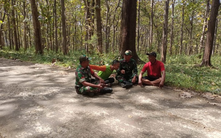 Babinsa Kodim Ponorogo Sosialisasi Cegah Karhutla