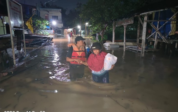 Dampak yang diakibatkan banjir di Kota Surakarta, Provinsi Jawa Tengah, yang terjadi pada Selasa (25/2)