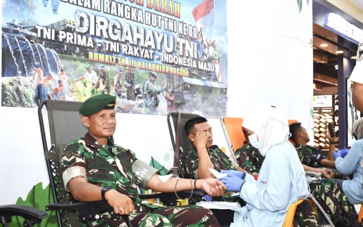 Donor darah prajurit Brigif 9 Kostrad di Jember, Jum'at (19/9)