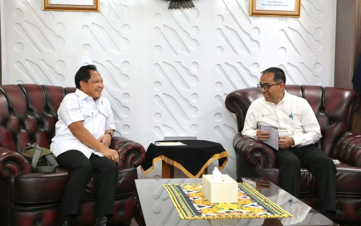 Mendagri Tito Karnavian bersama Mendiktisaintek Brian Yuliarto di Jakarta, Rabu (1/10)