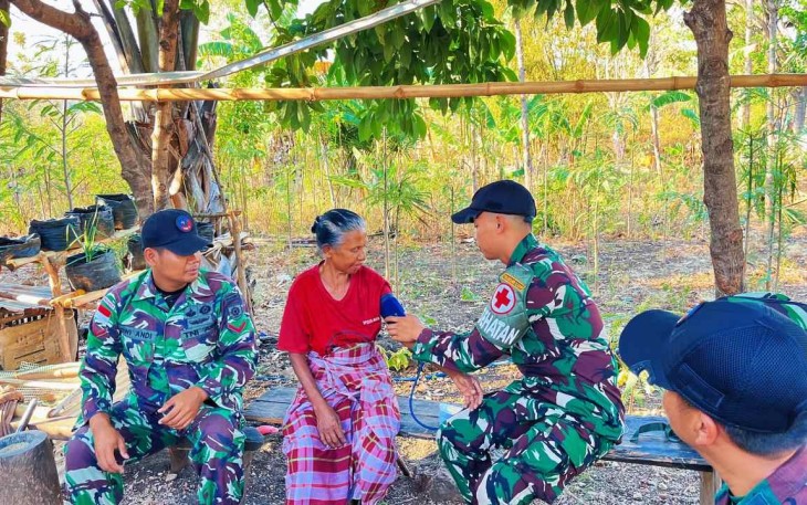 Pengobatan gratis Satgas Yonarhanud 2 Kostrad 