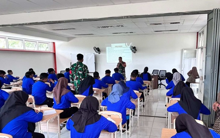 Pmbekalan materi wasbang di Sekolah Rakyat 