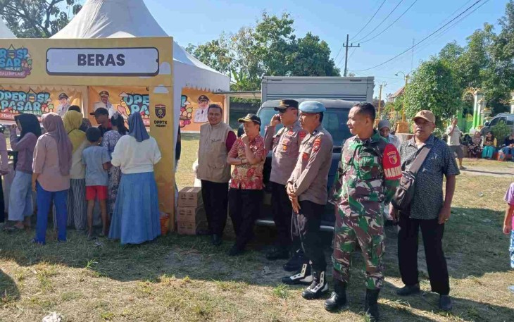 Pasar murah sembako di wilayah desa binaan 