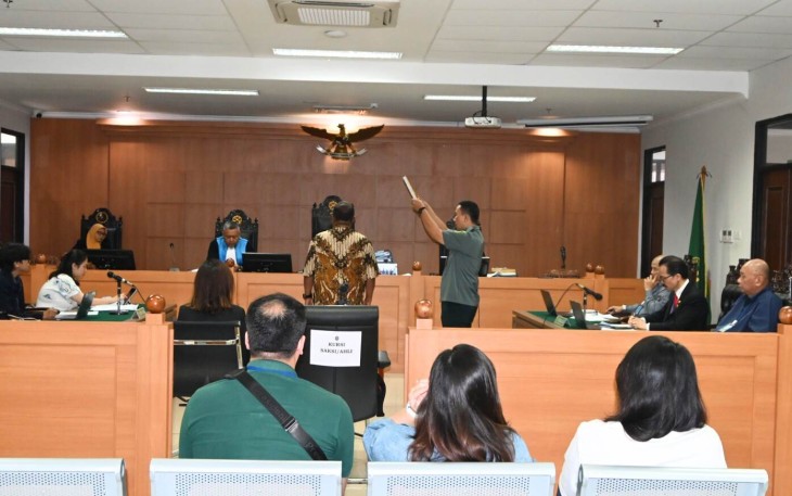 Caption Fotonya:  Saksi Sugiyatmo disumpah sebelum menyampaikan keterangan dalam sidang perkara nomor 212/G/2025/PTUN.JKT, di Pengadilan Tata Usaha Negara (PTUN) Jakarta, Selasa (14/10/2025).