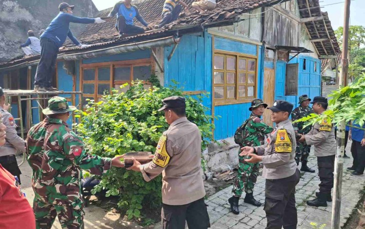 Bantu rehab rumah warga binaan 