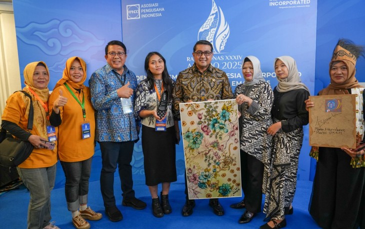 Menteri Ekraf Teuku Riefky saat menjadi narasumber dalam Rapat Kerja dan Konsultasi Nasional Asosiasi Pengusaha Indonesia (Rakerkonas APINDO) ke-34 di Bandung, Jawa Barat.
