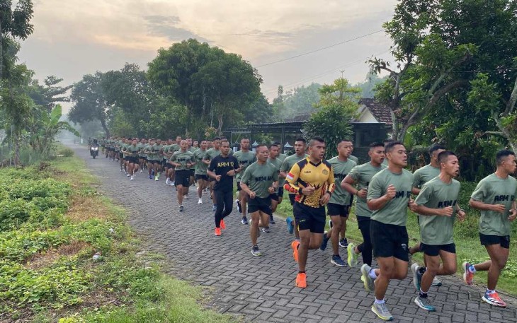 Binsik Lari Jalanan Prajurit Yonarmed 12 Kostrad, Kamis (9/1)