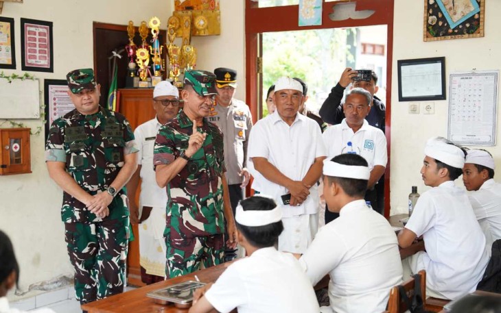 Pangdam IX Udayana Mayjen TNI Muhammad Zamroni