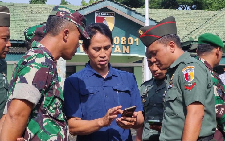 Pengecekan HP prajurit Kodim 0801/Pacitan 