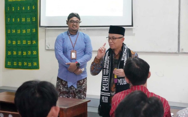 Wamendikdasmen Atip Latipulhayat saat menyampaikan pengarahan di SMA Muhammadiyah 1 Yogyakarta, Kamis (16/1)