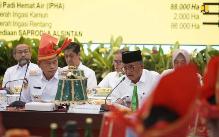 Menteri PU Dody Hanggodo saat memberikan pemaparan dalam rakor ketahanan pangan di Sulsel, Jum'at (17/1)