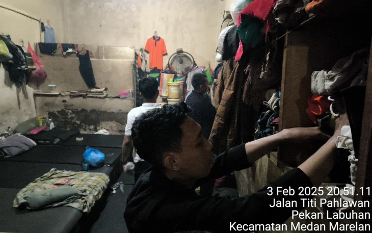 Rutan Labuhan Deli Saat Melakukan Razia dan Mengeledah Barang-barang Terlarang di Kamar Hunian Warga Binaan.