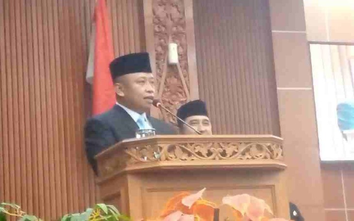 Supian Suri memberikan sambutan usai penetapan Walikota Depok di DPRD Kota Depok, Kamis (6/2)