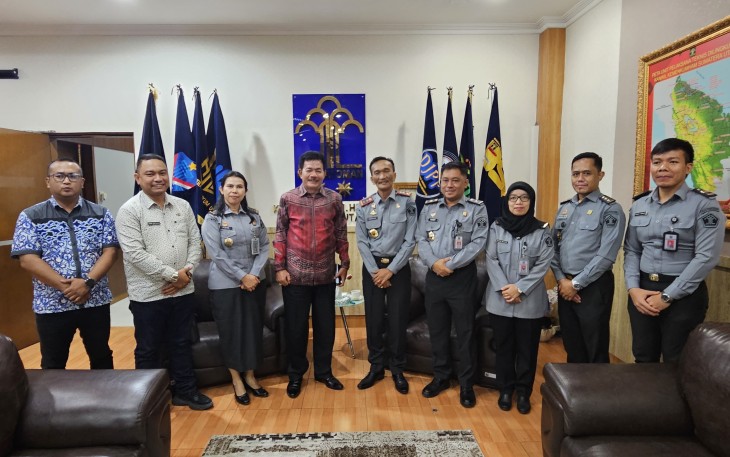 Flora Nainggolan Menerima Kunjungan Bupati Nias Barat.