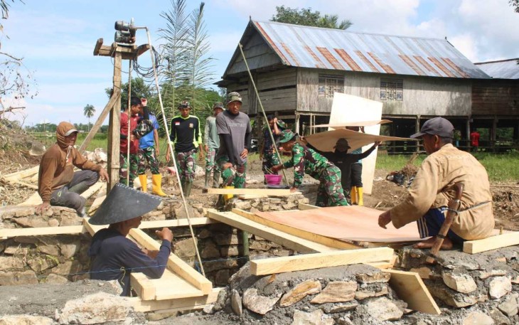 Bersama warga menyelesaikan pekerjaan sasaran fisik 