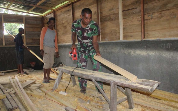 Serut kayu untuk bahan baku pembuatan kusen pintu dan jendela RTLH 