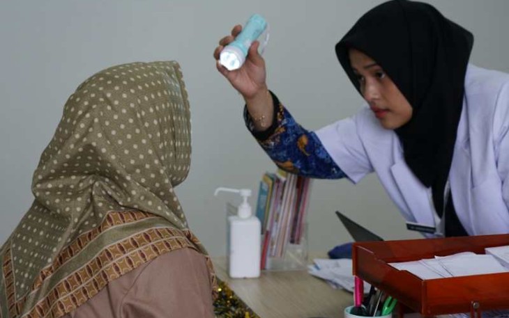 Pelayanan cek kesehatan gratis Puskesmas Ciater, Senin (17/3)