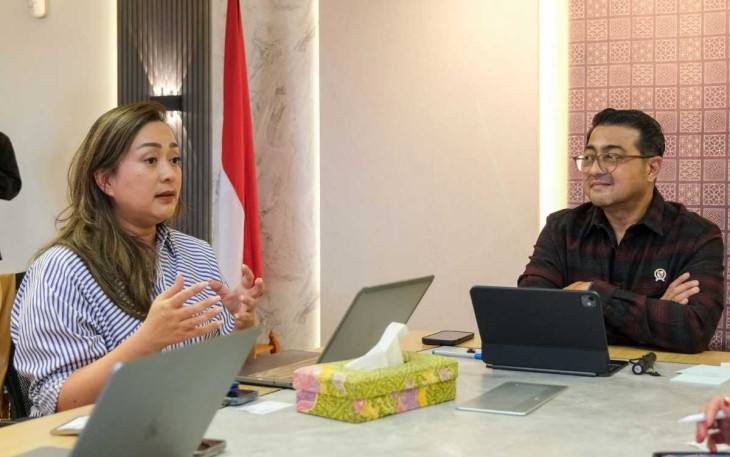 Menekraf Teuku Riefky Harsya bersama Dewi Gontha President Director Java Jazz Festival di Jakarta 