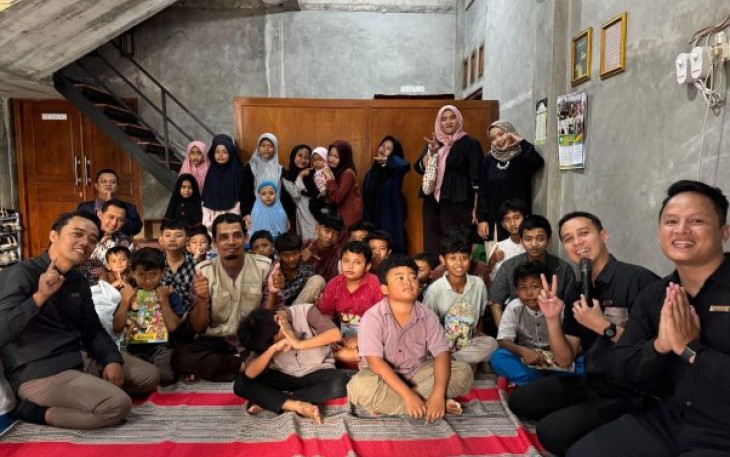 The Alana Solo berbagi kebahagiaan ramadan bersama yatim piatu di Karanganyar, Jum'at (21/3)