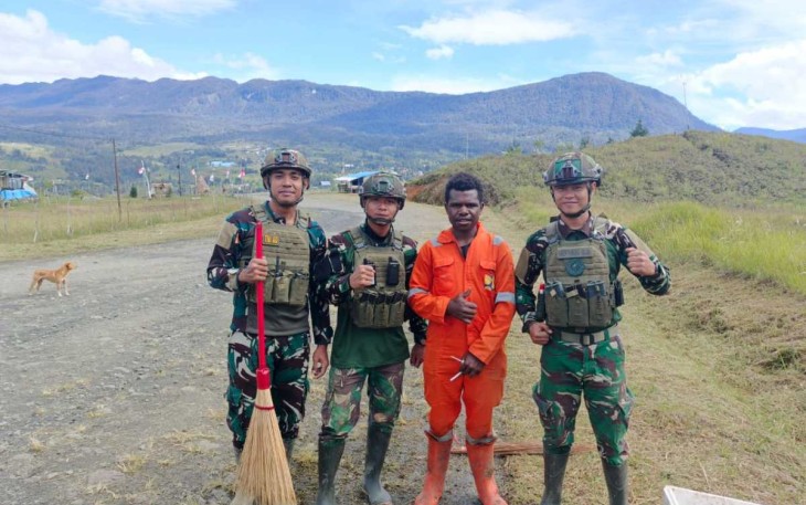Satgas TNI motivator kebersihan lingkungan 