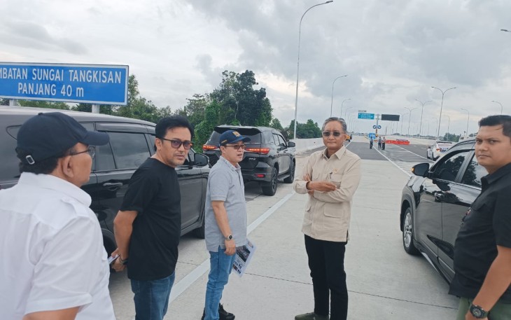 Menteri PU Dody Hanggodo saat meninjau kesiapan fungsional tol ruas Prambanan-Purwomartani