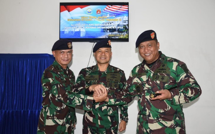 Foto bersama usai sertijab 