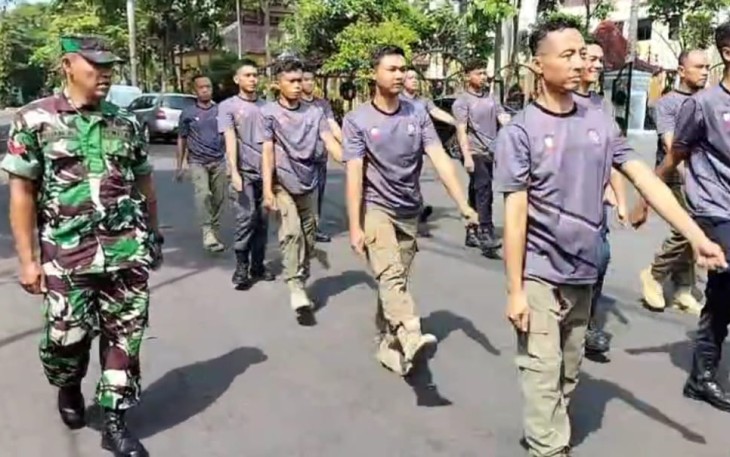 Anggota Koramil 01/Ngawi Latih PBB Satuan Polisi Pamong Praja Ngawi