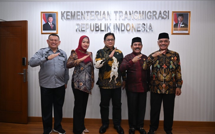 Kehadiran Wakil Bupati Halmahera Utara Dr. Kasman H. Ahmad S.Ag., M.Pd., ke Ruang Kerja, Gedung C, Komplek Kementerian Transmigrasi (Kementrans), Kalibata, Jakarta, 17/04/2025, disambut hangat oleh Wakil Menteri Transmigrasi Viva Yoga Mauladi