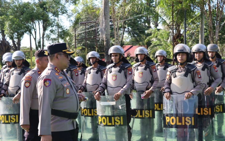 Kapolres Natuna AKBP Novyan Aries Efendie, S.H, S.I.K, M.M, M.Tr. Opsla memimpin langsung apel gelar pasukan dalam rangka kesiapsiagaan pengamanan peringatan Hari Buruh Internasional (May Day) yang jatuh pada 1 Mei 2025