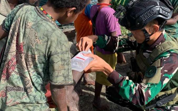 Pelayanan kesehatan satgas Yonif 700/Wyc