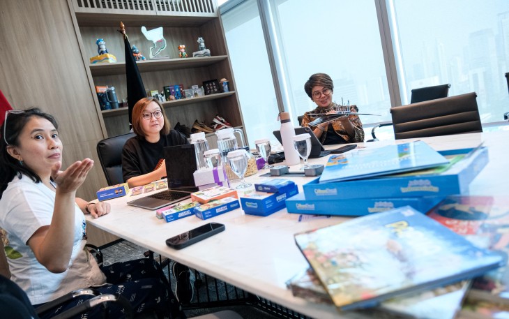 Wamenekraf berdialog dengan Guru Bumi untuk membahas langkah strategis dalam mendorong buku dan board game menembus pasar global karena memiliki nilai ekonomi yang tinggi, Gedung Autograph, Thamrin Nine, Jakarta(30/04/25)